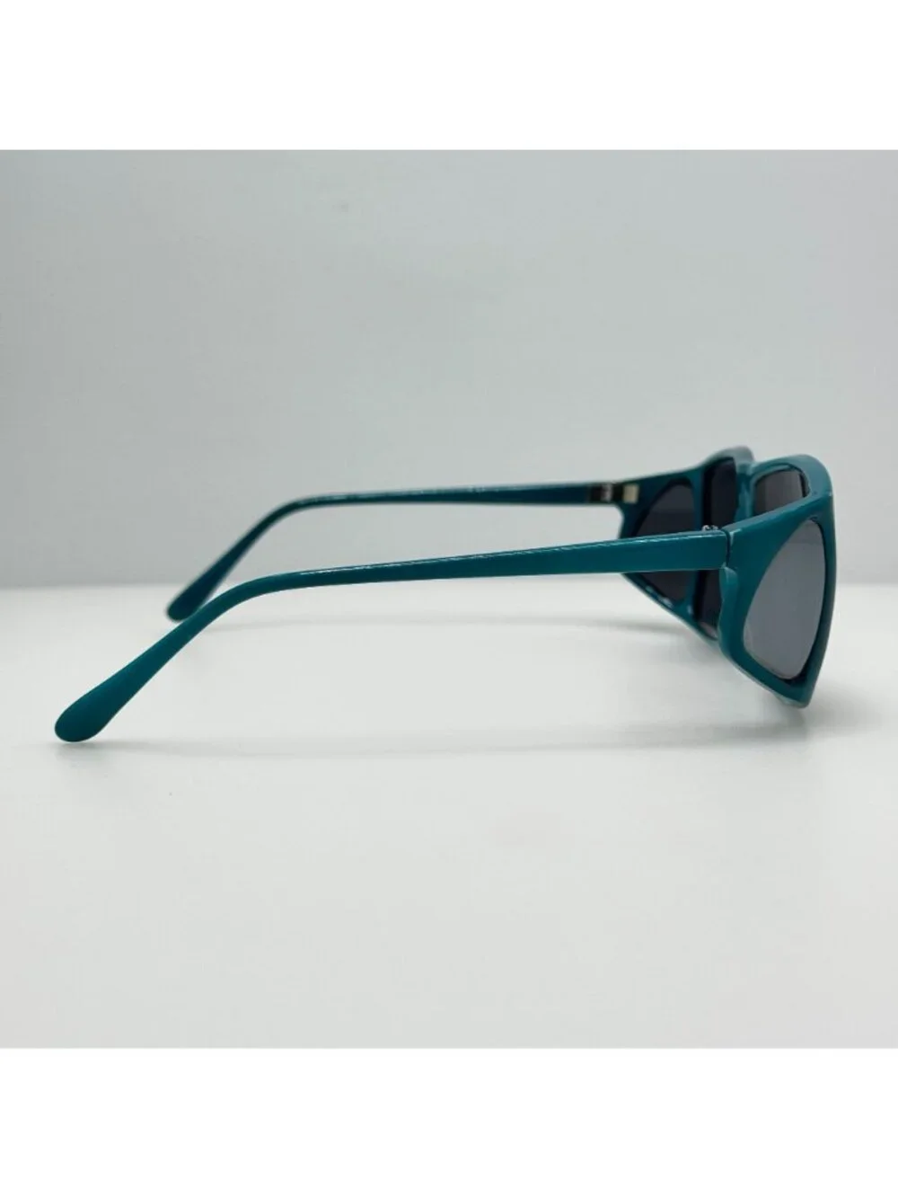 Unbranded lenses have